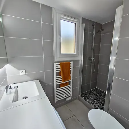 Saint-clair, Parking - Wifi - A 5 M Le Lavandou
